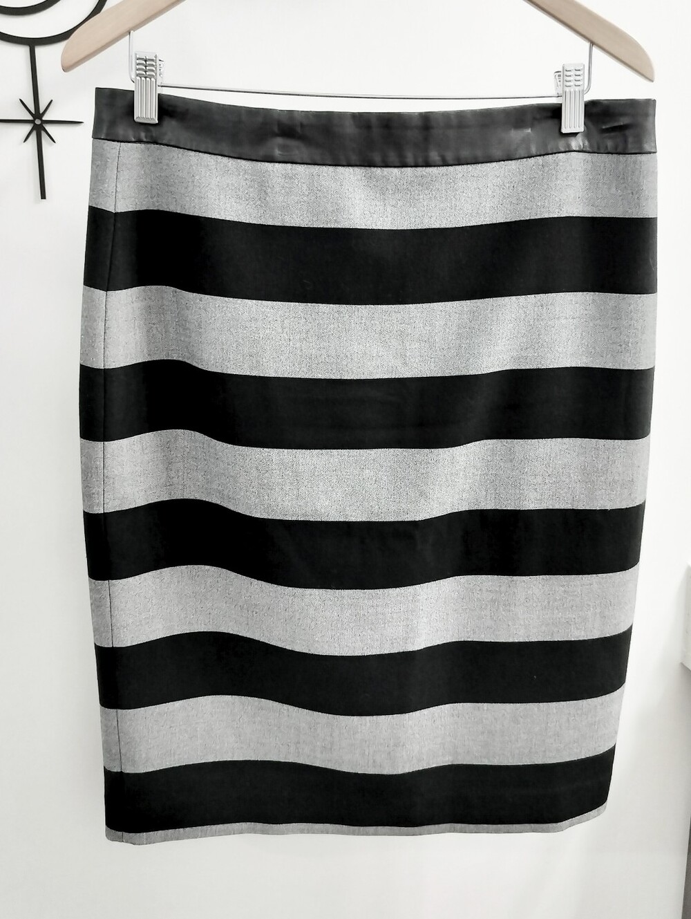 DE COLLECTION Women's L Gray & Black Striped Pencil Skirt Faux LeatherTrim
